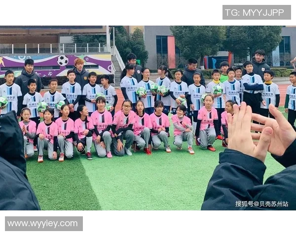 探索及格足球的魅力与技巧提升之路助力青少年全面发展