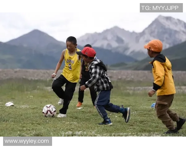 磨皮足球的魅力与技巧探讨如何在比赛中提升球员的表现与团队协作