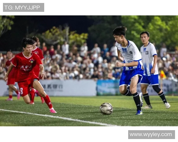 足球生庄严在绿茵场上书写梦想与荣耀的传奇之路